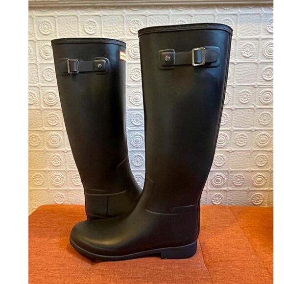 Hunter Refined Tall Rain Boots in Navy | Size 9 (US) - Picture 3 of 13